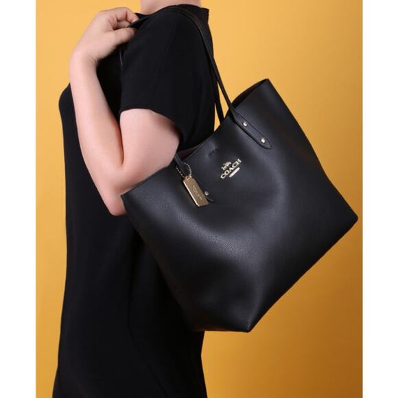 Coach Ew Nomad Pebble Leather Woman Tote Bag Black F72673 - Picture 2 of 16